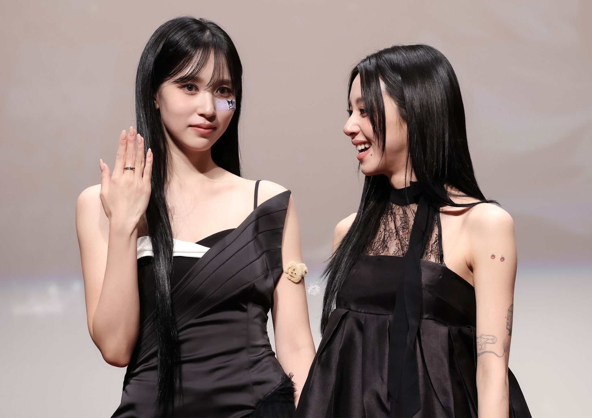 グループTWICEのチェヨン 24 と歌手のZion.T 34 が熱愛説に包まれた。5日、スウェイはチェヨンとZion.Tが6ヵ月間交際中だと報道した。知人の紹介で知り合った2人が恋人関係に発展、公- MK