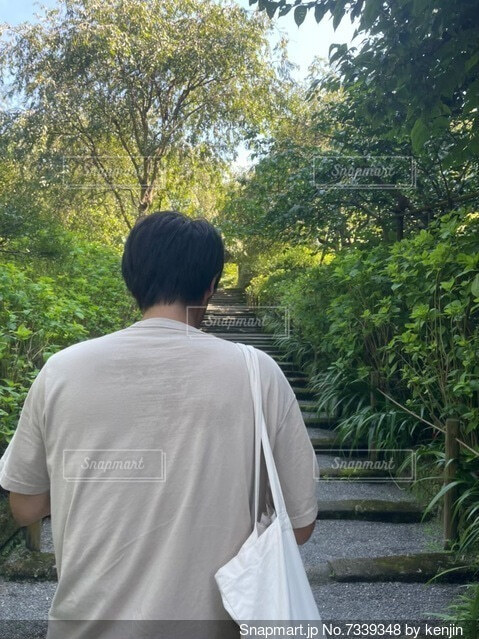 彼氏の後ろ姿の写真・画像素材 - Snapmart スナップマート