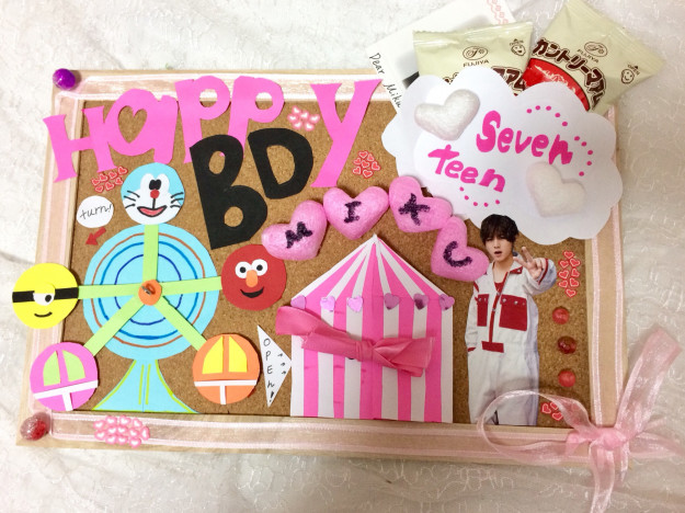 楽天市場 バースデーボード 家系図 コルクボード 誕生記念 赤ちゃん 命名書 命名ボード おしゃれ メモリアル 出産祝 名入れ 手作り オリジナル :Atelier House JaM 楽天市場店