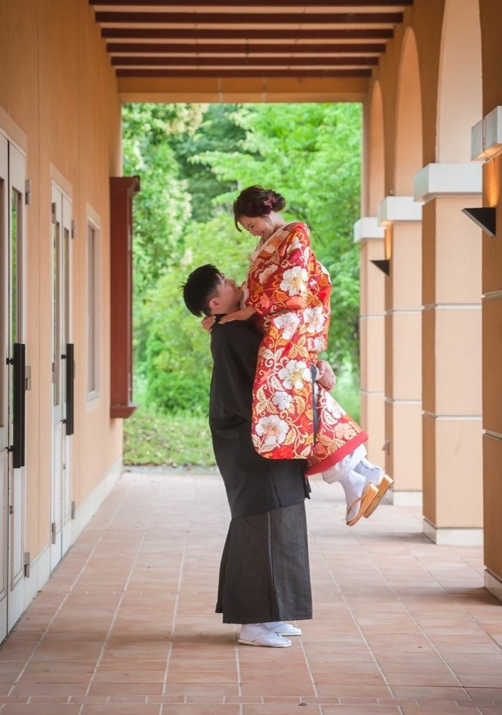 和装前撮り和装での撮影では定番の、お座りポーズ🧎🩷 小物も使って可愛らしいショットです𓍯 グランデはがくれは毎日結婚式相談会開催中🤍ご予約お問合せはHPまたはお電話にて お願いいたします。 HPはプロフィール欄から🕊 ℡0952 25 2212和装和装前撮り