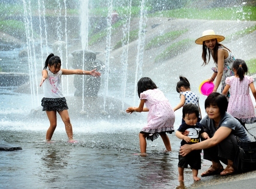 大好きな水遊びの季節がきたー🌻👙😎 子供達も大きくなったので、夏に向けて水着を新調しました♡子供とお出かけあいかわ公園女の子ママ姉妹ママfamilyphotoファミリーフォト家族写真kidsgrammamagram花楓の日々コレ