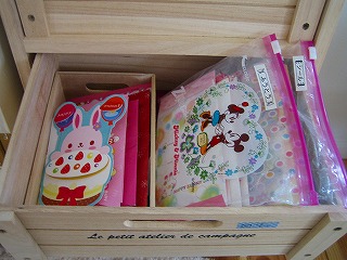 書類整理おすすめ 子供のお手紙収納にも便利なドキュメントスタンド - しゅふまるこ