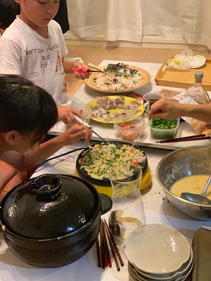 ホームパーティーで子どもウケ抜群！ホットプレートピザ