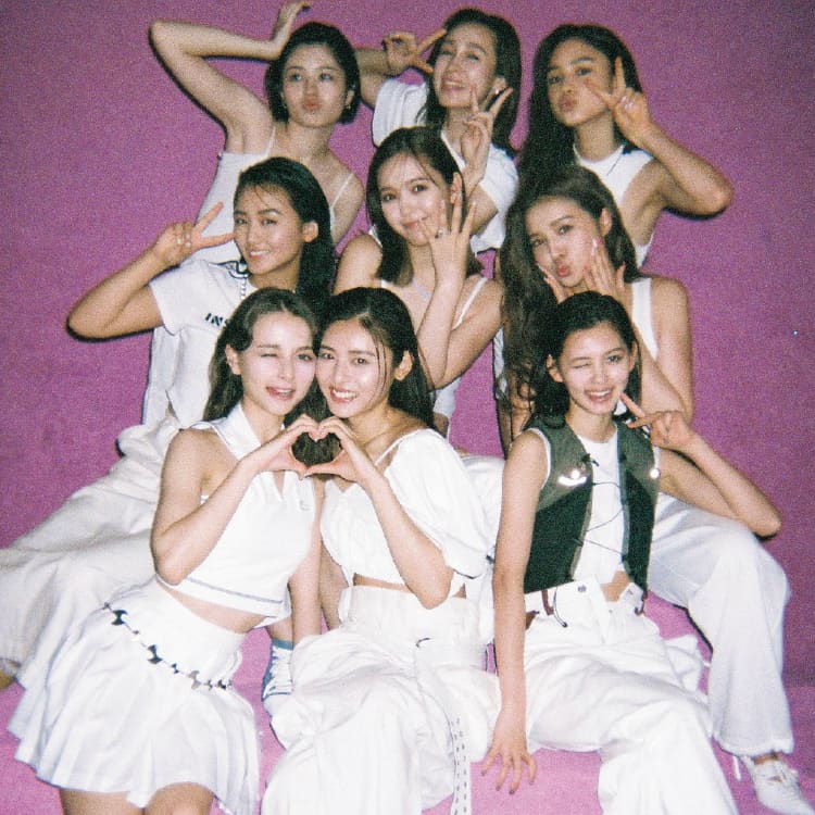 2024年版 しっかり覚えよう！ 社内報用集合写真撮影、9つのポイント社内報づくりに悩んだら「社内報ナビ」 % %