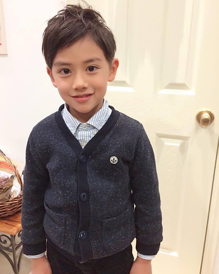 kids cut✂︎ 🉐ママ・パパ同施術でお子様1人 未就学児 カット無料です♡ . 大人ヘア @sugenoaikoサロン @aane.hair 子供ボブツーブロックソフトモヒカン幼稚園児七五三ヘアボブキッズカットイケメン男の子キッズキッズヘアkidscut