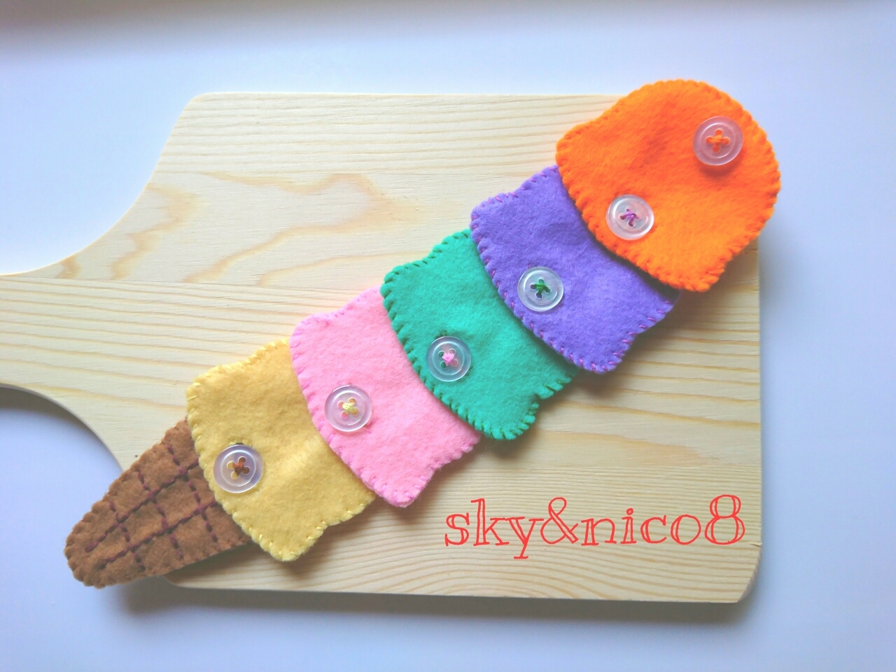 作例 赤ちゃんが凝視する！風でなびくフェルトのモビール保育士・幼稚園教諭のための情報メディア ほいくis ほいくいず