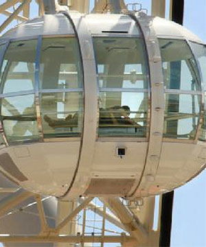 391 Car Lovers Kiss Stock Photos, High-Res Pictures, and Images - GettyImages