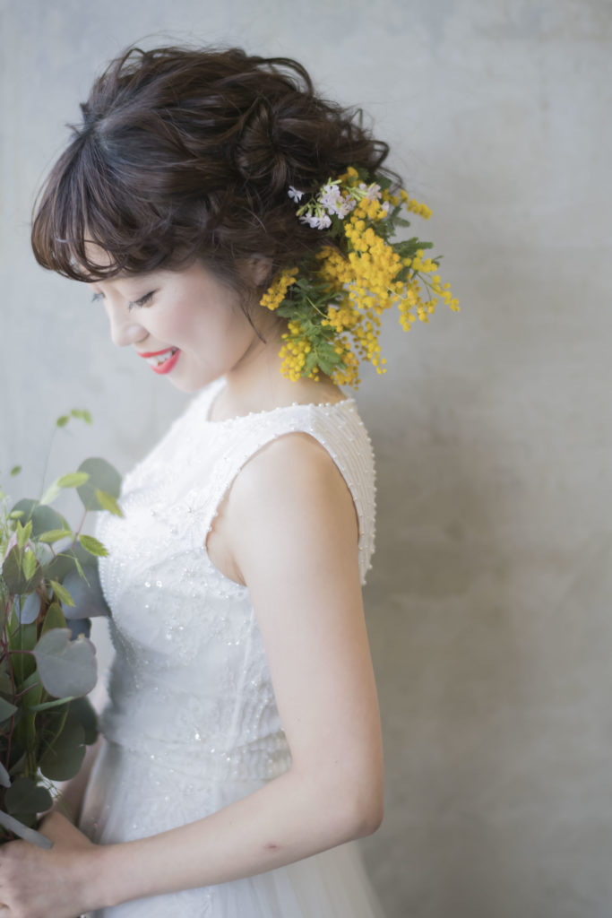 花嫁にいま大人気♡鮮やかな黄色が魅力の「ミモザブーケ」