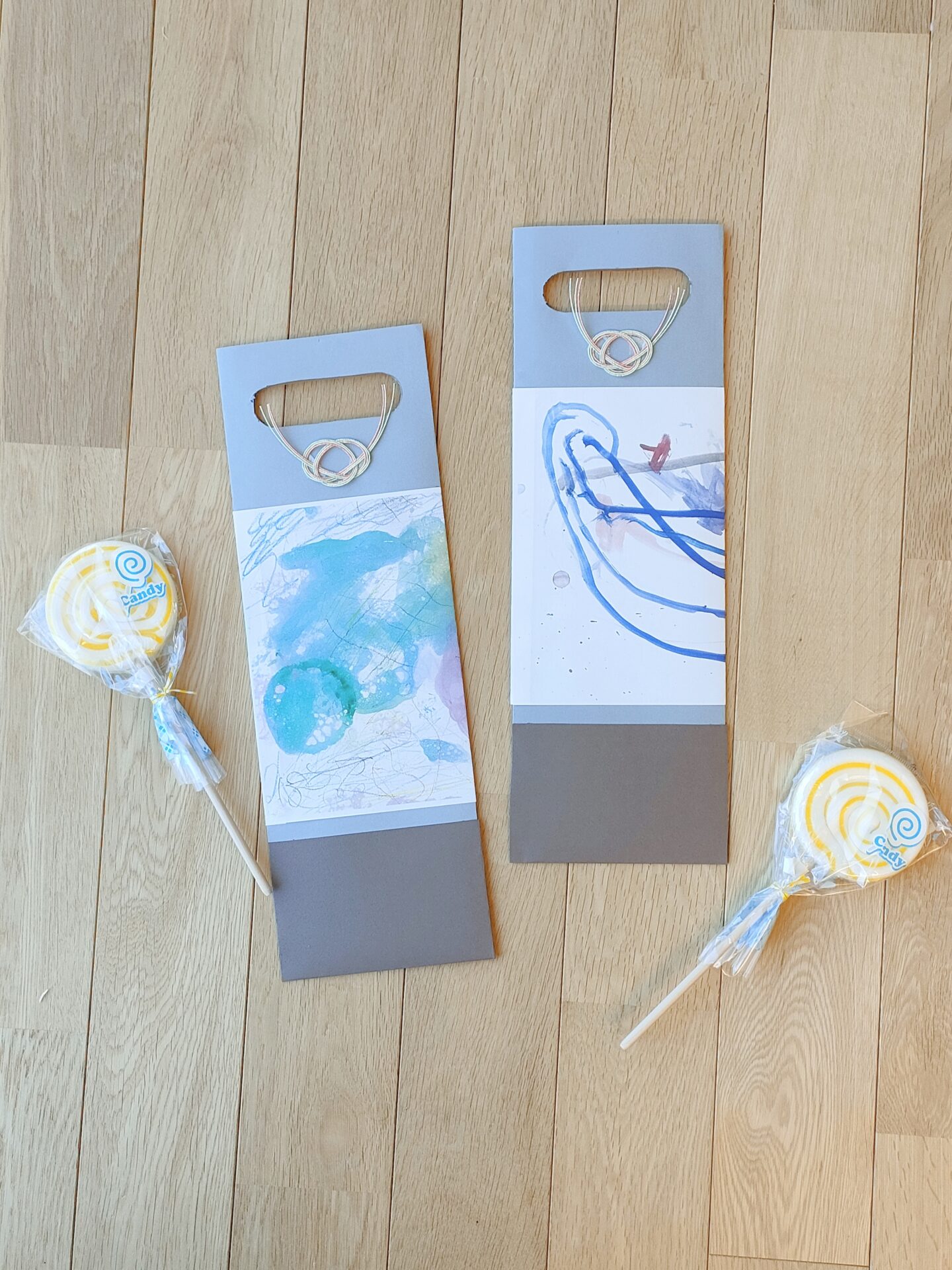 七五三製作🐢 千歳飴袋をつくりました。 年長・年中クラス亀と富士山を折り紙で折りました🗻七五三の文字は自分でマジックで書いています！年長クラスは漢字の名前にも挑戦しました！ 年少クラス手形の亀を作りました。七五三の文字をマジックでなぞり、まわりに金と銀