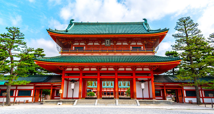 9万人に聞いた！愛知 七五三に人気の神社 TOP10 🙇‍♀️DMで送っていただく 七五三の経験談をシェアしきれないのでぜひコメントに書いていただけると嬉しいです😭✨ 何万人もの方が参考になります‼️🥹🩷 🥇熱田神宮 名古屋市熱田区🥈塩竈神社 名古屋市天白