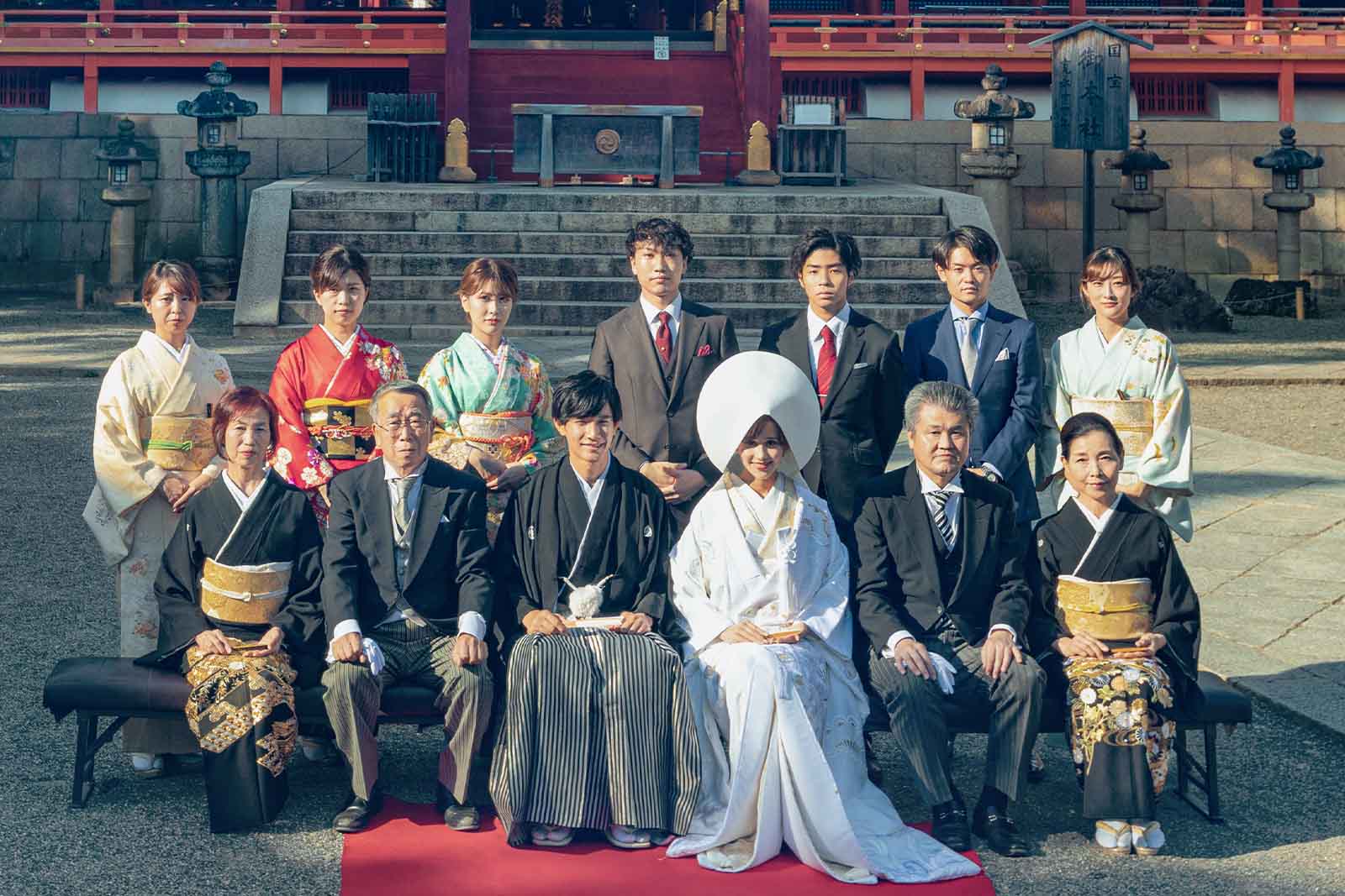 結婚式で母親が着る黒留袖」ふさわしい柄や選び方