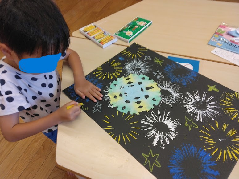 7月の製作帳「花火」展示しました♬キッズルーム親こっ子プラスへようこそ♬
