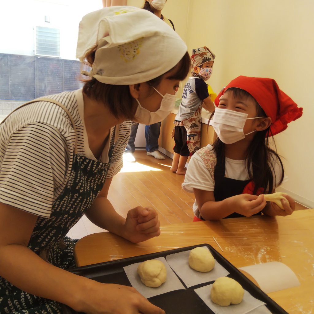 食育「おにぎり作り」にじいろ保育園ブログ