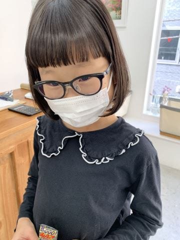 ぱっつん前髪パッツンぱっつんボブマッシュマッシュ女子チコちゃんせつこおかっぱ1才赤ちゃんのいる生活こどものカットチョッキンズべびすたぐらむキッズベビー服ちびっ子キッズファッションbabyhaircut