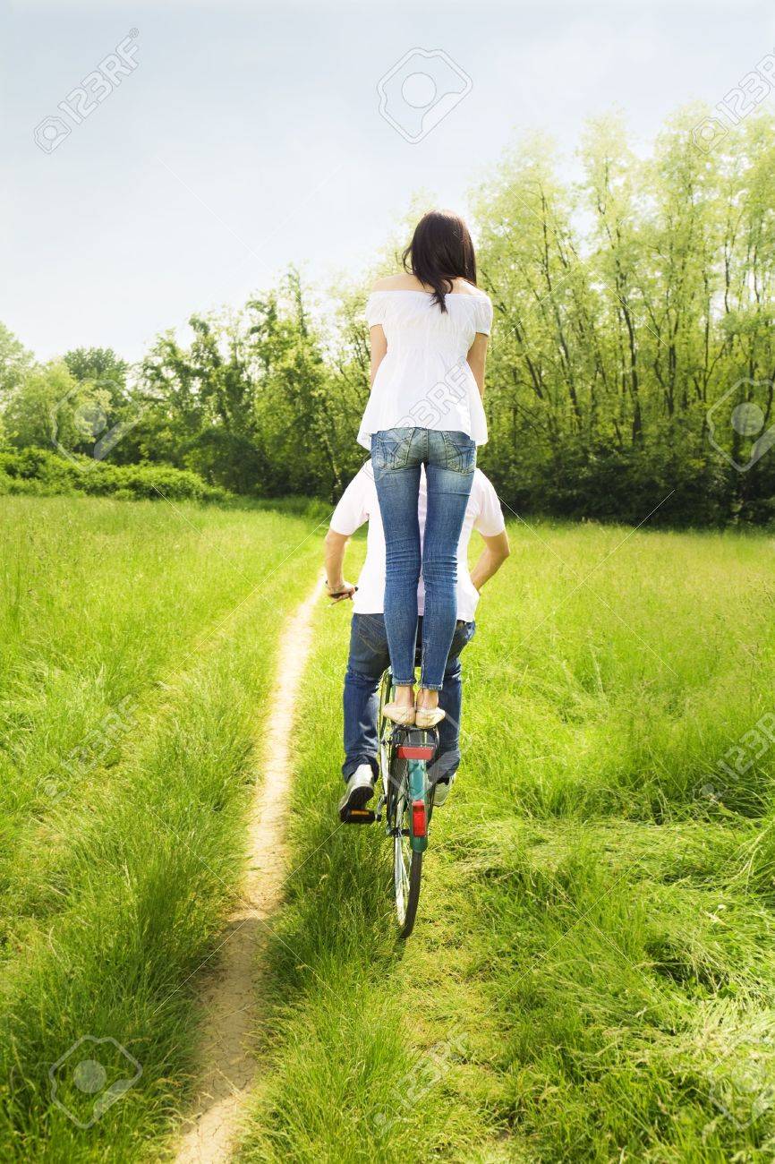 お洒落カップルの新定番！？自転車で撮るエンゲージメントフォトが素敵♡marry マリー