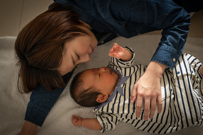 夜泣きをあやすのは逆効果！？ママ小児科医が教える「夜泣きの不要な対応」あなたはい ベビーカレンダ