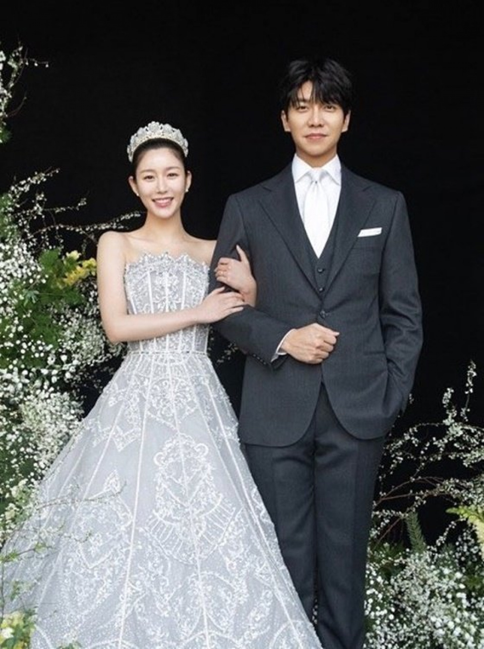 女優イ・スギョン、一般男性との熱愛を認める - Kstyle