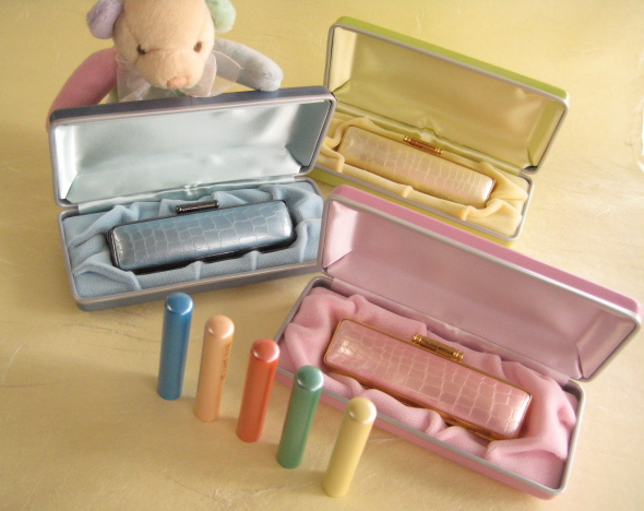 赤ちゃんに印鑑 銀行印 を作るなら：赤ちゃん用銀行印のサイズや彫り方をアドバイス 贈り物のアイデアもご紹介 - 女性が印鑑を作る時