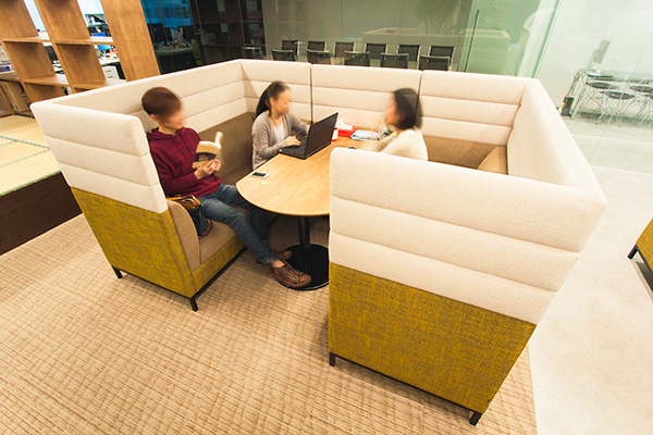 ファミレスブース付き！神保町20坪の内装付きオフィス！居抜き物件ならつながるオフィス