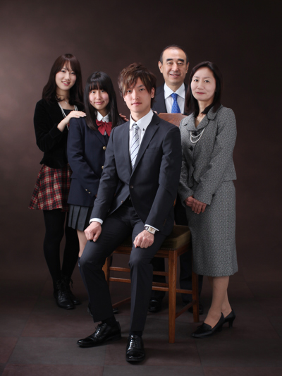 スタジオ撮影構図」のアイデア 120 件撮影, 家族写真 おしゃれ, 家族写真のポーズ