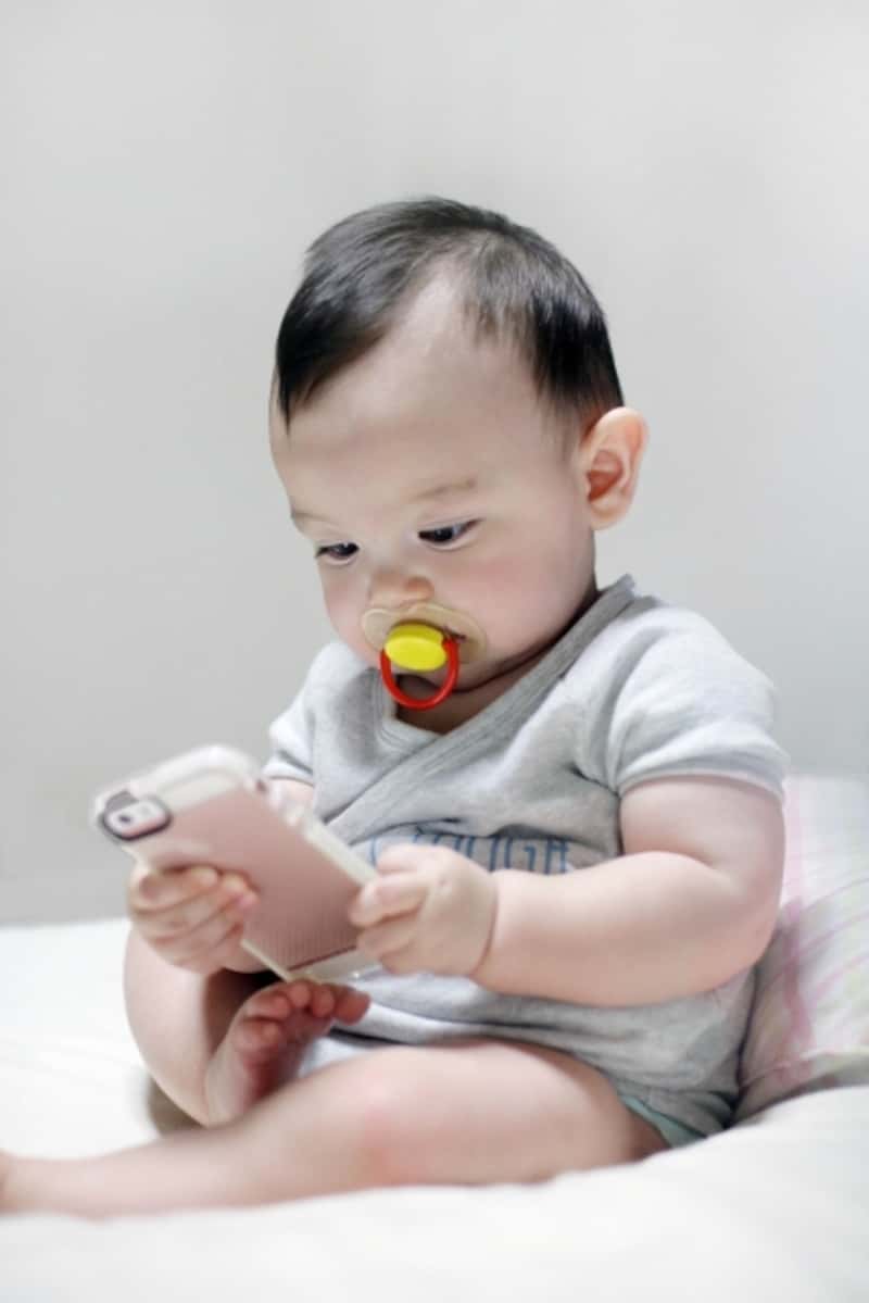 赤ちゃんが笑顔を見せるのはいつから？ 新生児微笑って？ 笑わせる方法や人気動画も紹介はいチーズ！クリップ