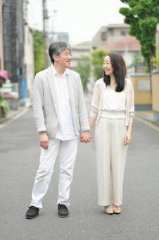 ちょっと気恥ずかしい？ 夫と手を繋ぐのはいつまで？たまひよ