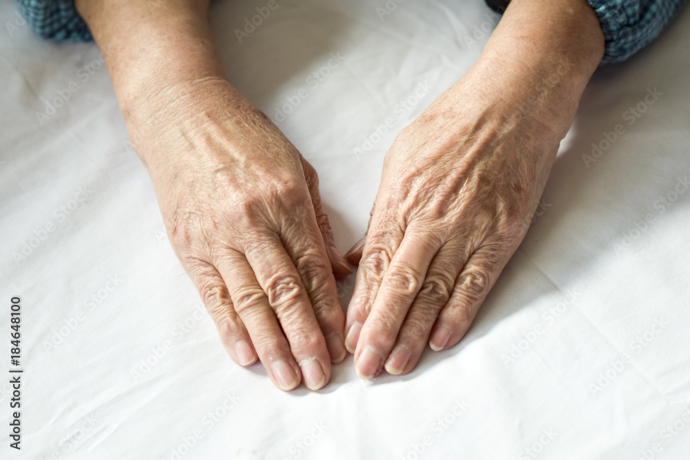 おばあちゃんの手 : ナカムラミナコデザイン日記