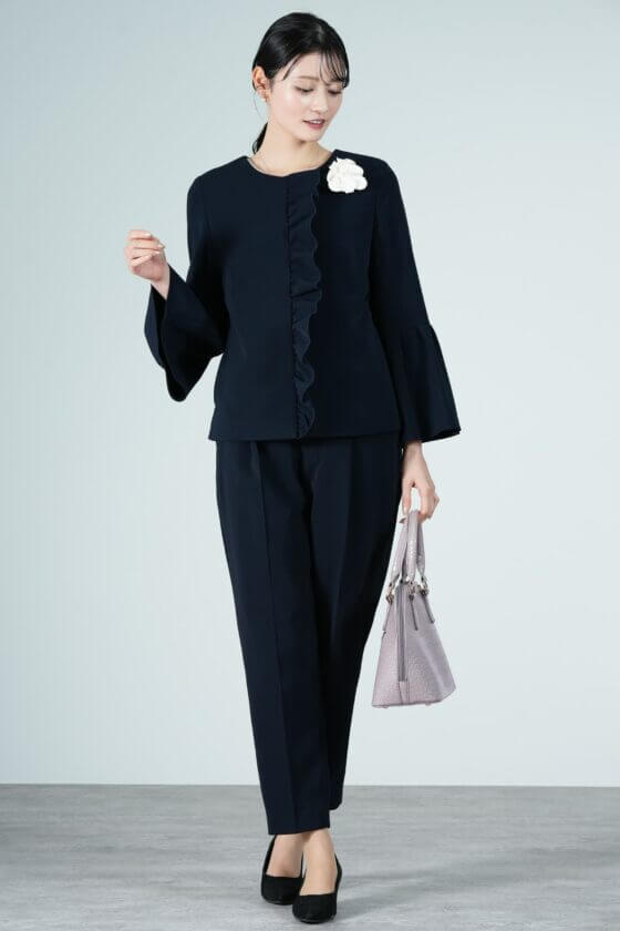 卒園式・卒業式の母親の服装 2025年版これでOK！マナーからおすすめママコーデまでPLST MAGAZINE