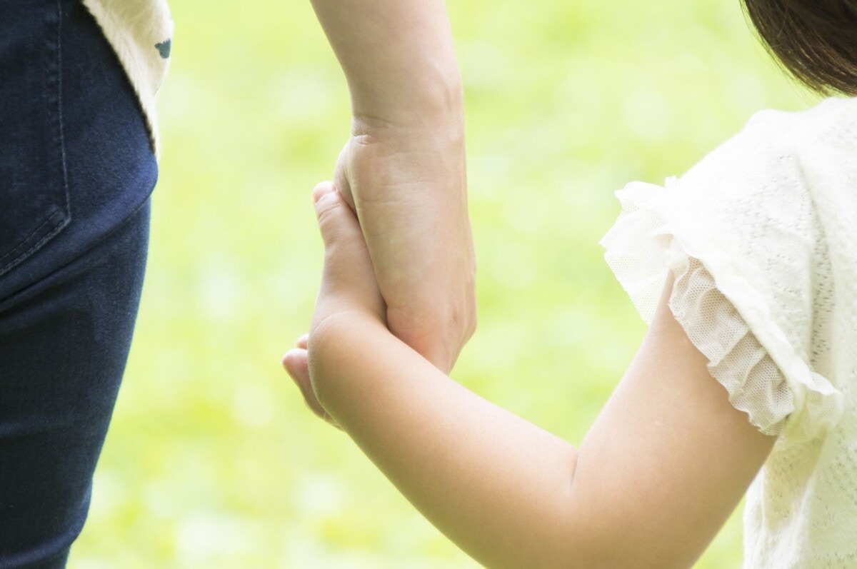 駐車場で子どもの手をつなぐべき？ 安全と親の心構えを考える ともや先生- エキスパート - Yahoo!ニュース