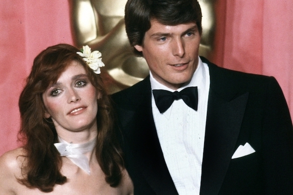 クリストファー・リーブの息子ウィル・リーブがスーパーマンの予告編にニュースアンカーとして登場。 彼は現在ABCニュースの特派員です