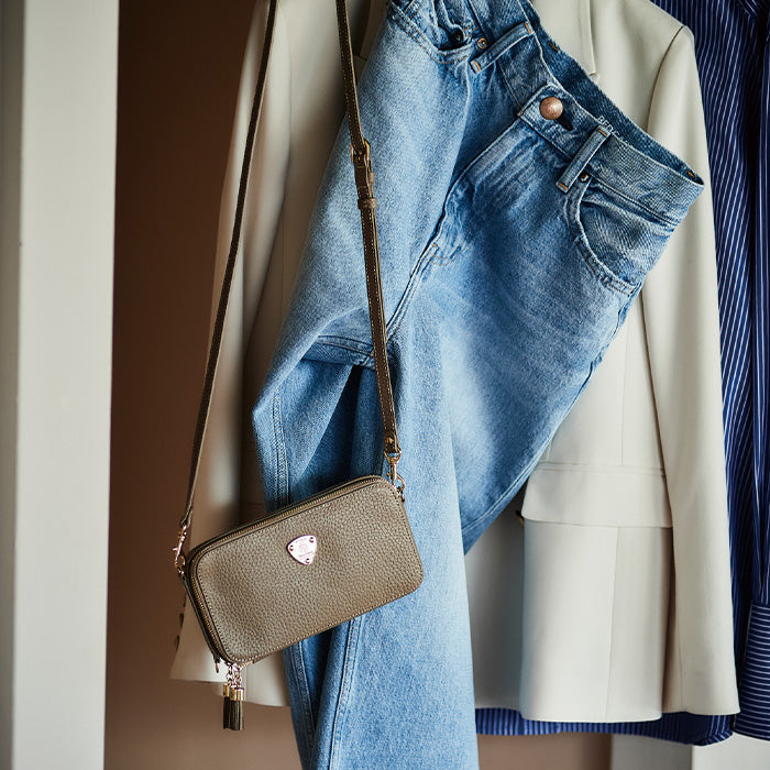 2025年ラッキーカラー」でスマホケースを新調したら、きっといいことある！ イヴルルド遙華さん監修– STORYストーリィオフィシャルサイト