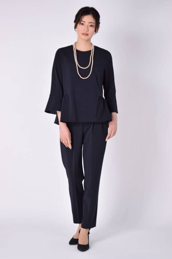 卒園式・卒業式ママのスーツの正解は？マナーからオシャレコーデまでVERY