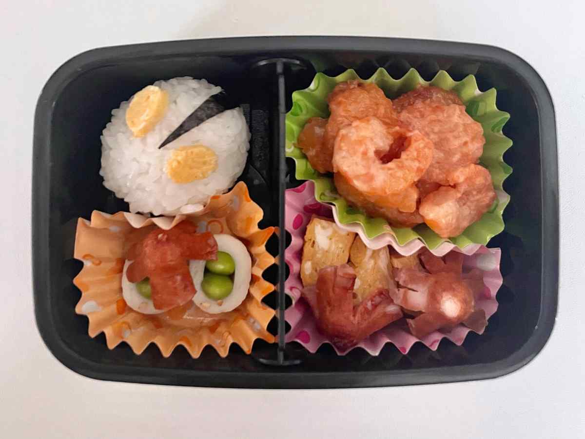 親子遠足のお弁当を作っていく🍒 保育園 5.3.1歳 年長年少 時間ギリギリ キャラ弁 - YouTube