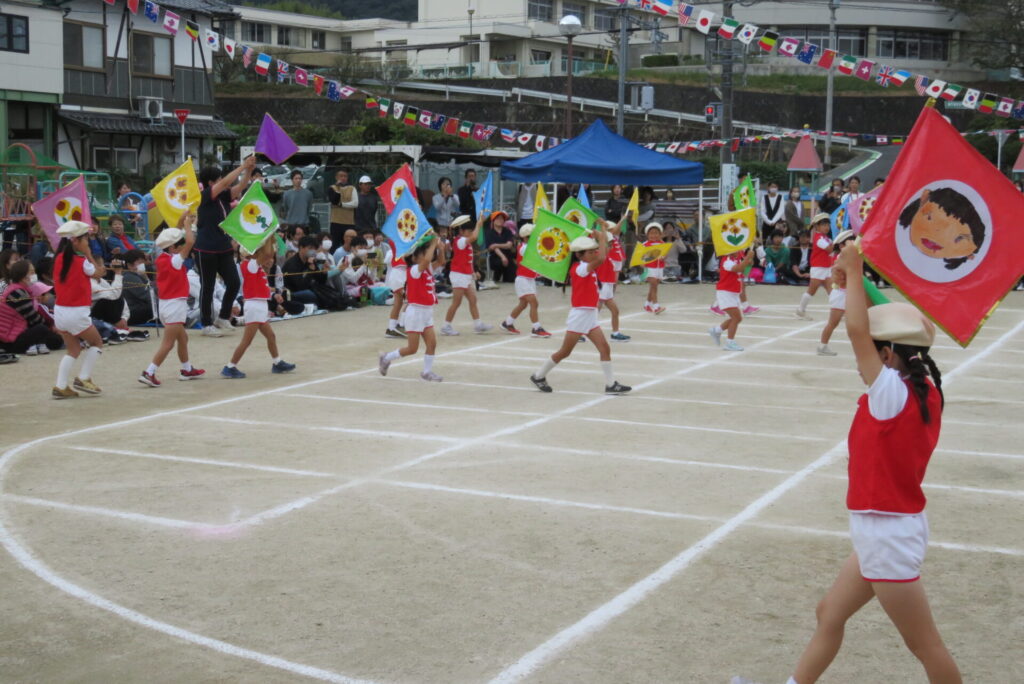 運動会のかけっこアナウンス保育園クラス別原稿例！アドリブを入れるコツは？みんなの運動会