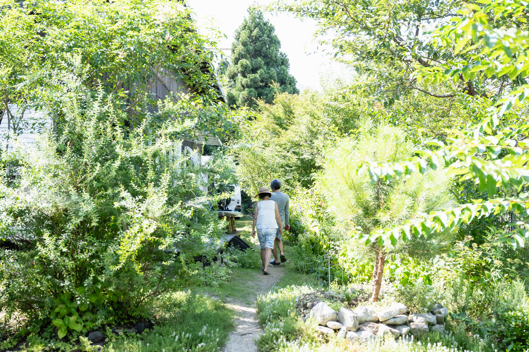 my birthday 本日31歳になりました☺️💡 今年は合同誕生日会としてバースデーキャンプをしてきました。 わたしもちも 夫 も夏生まれです🏕古着屋さんでお互いに選び合ったアロハシャツで行きました！ 結婚当初から念願のキャンプ、ずっと2人でいきたかったので本当に