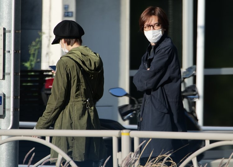 フォトギャラリー4枚目 祝！第２子妊娠 北川景子「大胆Tシャツ＆メガネ姿」で急ぎ子供の元へ いつも全力「美しき素顔」画像FRIDAYデジタル