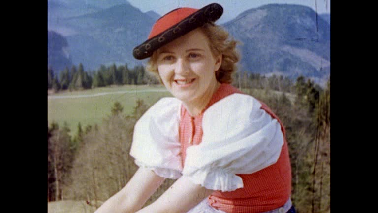 独裁者の5人の妻: 親密さとイデオロギーの共犯者