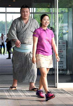 記事全文 “愛の力”だ!比嘉 婚約者・勢の前で2差2位と好発進 - スポニチ Sponichi Annex スポーツ