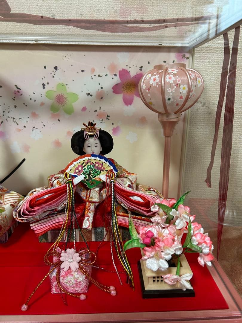 雛人形 ケース入り コンパクト 選べる ひな人形 コンパクト ケース お雛様 ガラス ケース飾り ミニ 久月取扱い 雛人形 ケース飾り ひな人形おしゃれ お雛様 紗季 小三五 親王飾り 黒 ガラス 電気入雪洞付 2025
