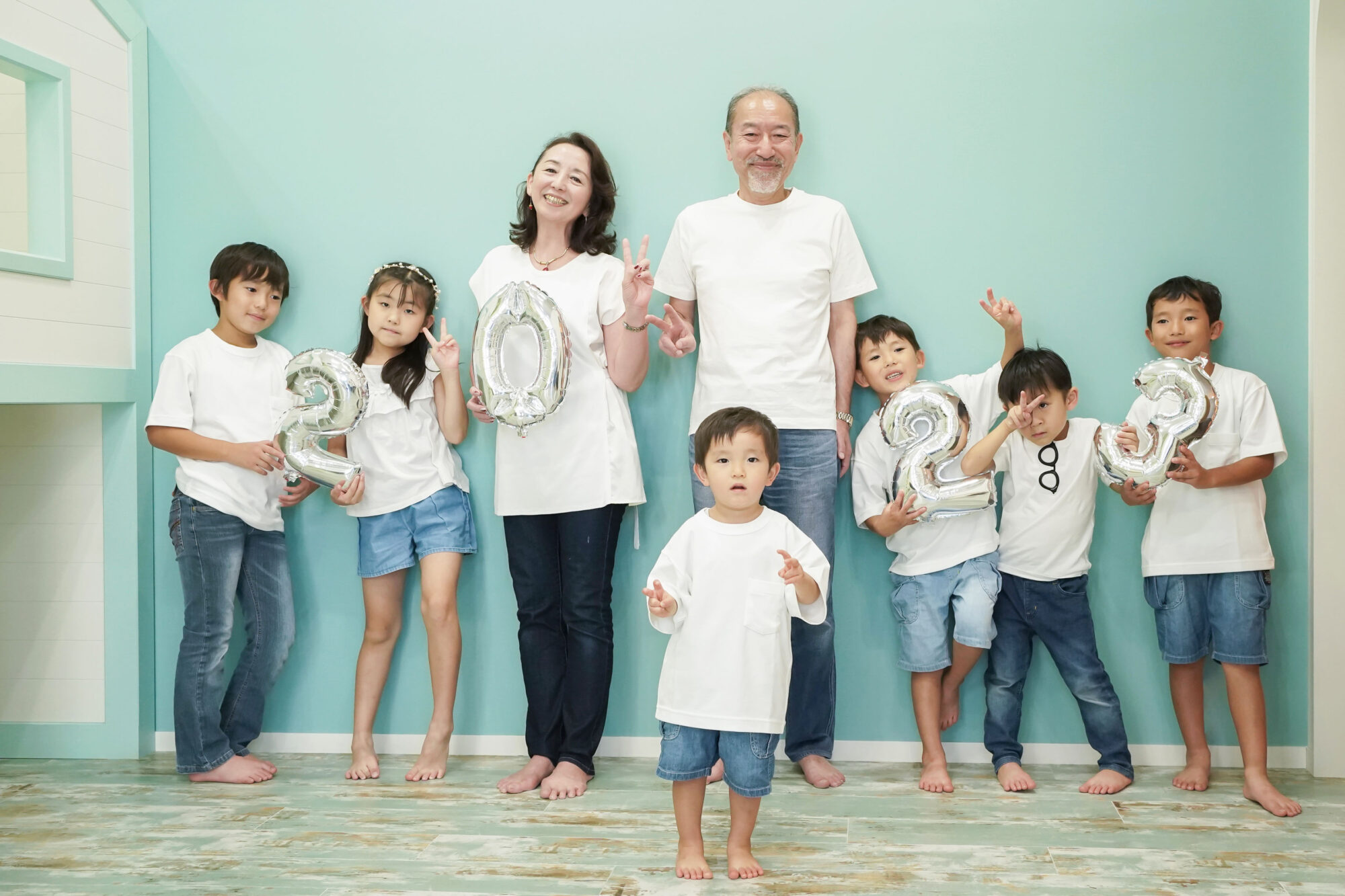 おしゃれな家族写真を撮影して2024年の年賀状を作ろう!!千葉で人気のフォトスタジオライフスタジオ市川店 - ライフスタジオ市川店千葉県 市川市写真スタジオ