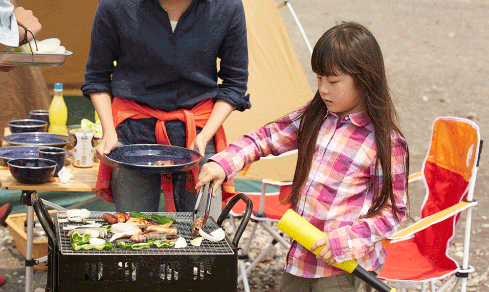 バーベキューをする家族 イラスト素材5612600- フォトライブラリ