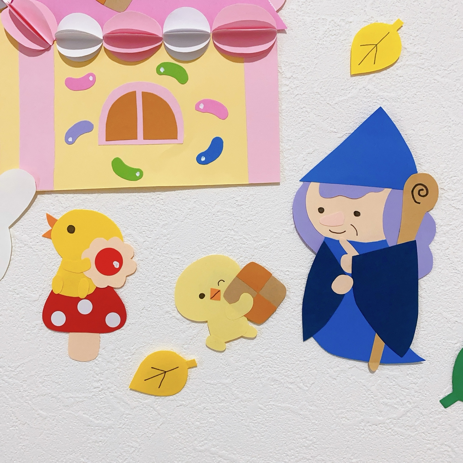 ✄- – – – – – – – – – – - – – – – –  本日は  @kana_kana.88 さんの投稿をご紹介します✨ 作品展おかしの家 とてもインパクトがあって 子どもが夢中になりそうで可愛いですね😆✨    ✄- – – – – – – – – – – - –– – – –  @