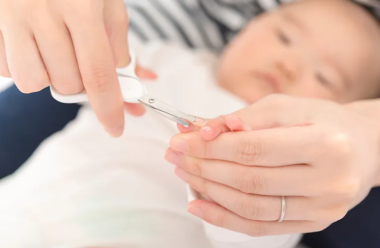 赤ちゃんの不思議なしぐさには意味がある？「ハンドリガード」とはP&G マイレピ