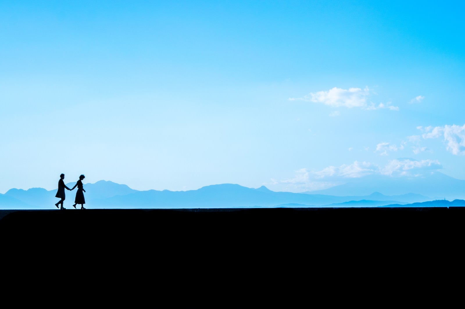 手の繋ぎ方で分かるカップルの親密度＆心理！自然に手をつなぐためのアピール方法＆タイミングも
