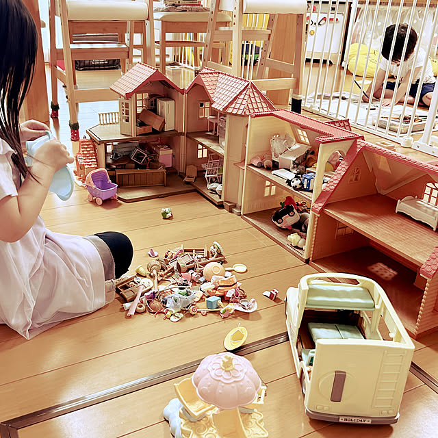 マグカップの横に置くだけで毎日が特別に。「シルバニアファミリー」オタク・ほづみさんの場合 後編 － 連載 私たちコレクターズ002OshiKra-推しと暮らしとそれから私-フェリシモ