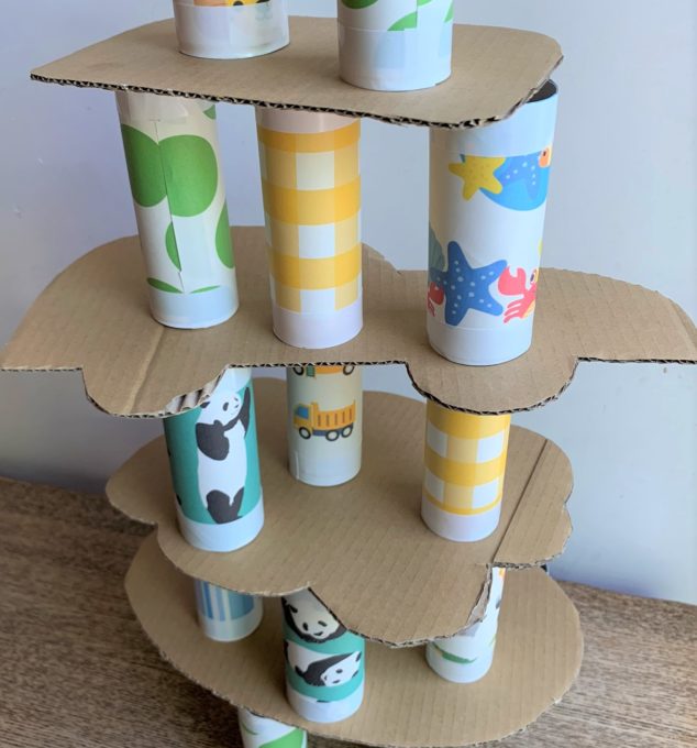トイレットペーパーの芯で簡単工作 バランスゲーム ：高~く、そう~っと積み上げよう！作って楽しい、遊んで楽しい。大人も子どもも超集中。即完成の手作りおもちゃです♪湘南エリア横浜・湘南で子供と遊ぶ - あそびい横浜・湘南