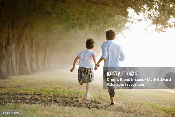 3ページ目子ども 走る 後ろ姿の写真素材写真素材なら「写真AC」無料 フリー ダウンロードOK