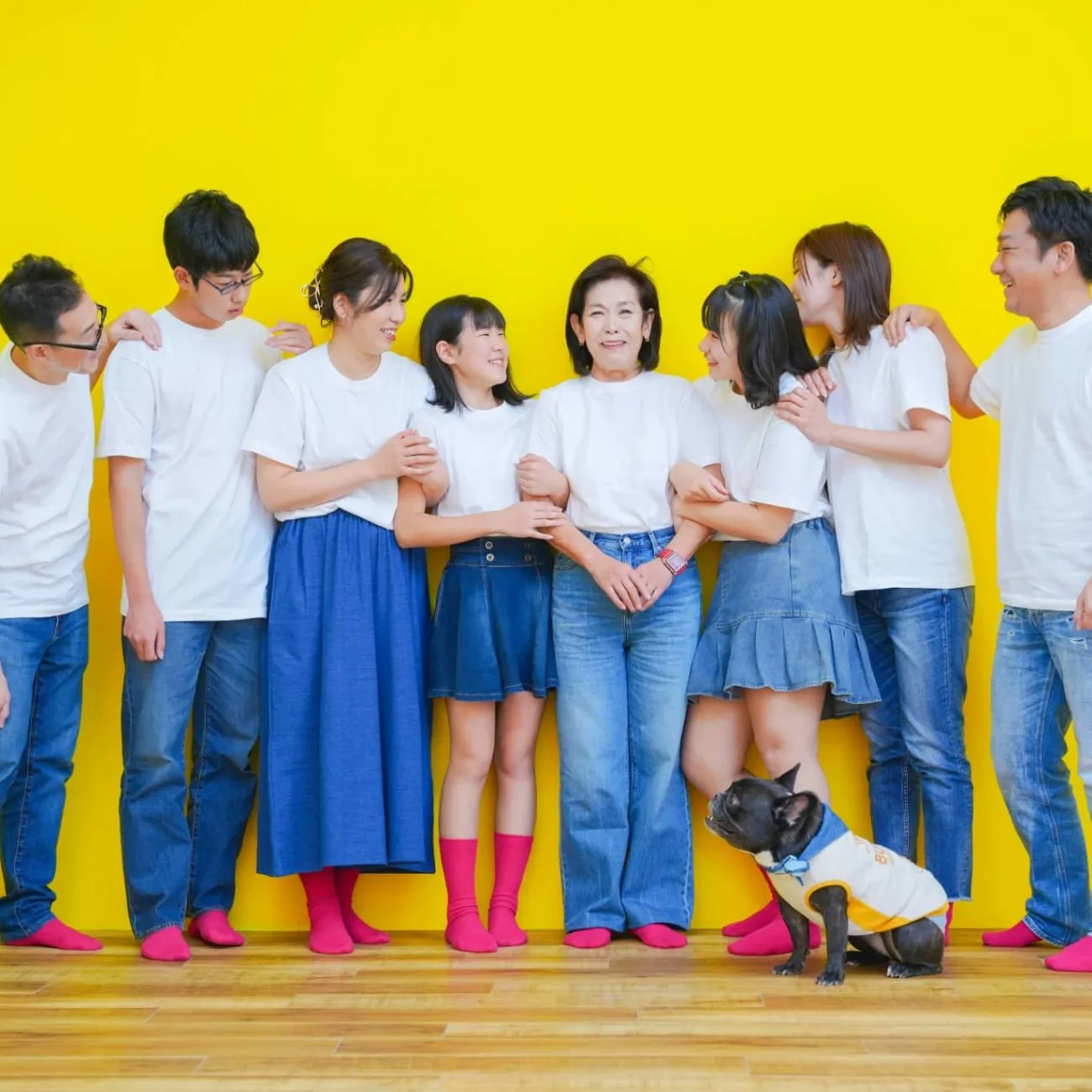 家族写真は自然でラフな雰囲気がトレンド！おしゃれなコーデ例を紹介写真館スタジオアリス写真スタジオ・フォトスタジオ