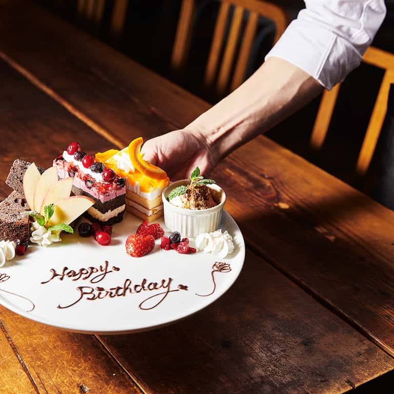 誕生日ケーキのプレートに好き勝手書くと楽しい :: デイリーポータルZ