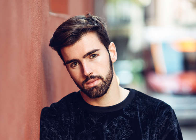 イギリス人女性と”国際結婚”した日本人男性 →8年後の姿に 「美男美女」「年月と共に魅力的になってる」「イケおじに成長」 – ほ・とせなNEWS